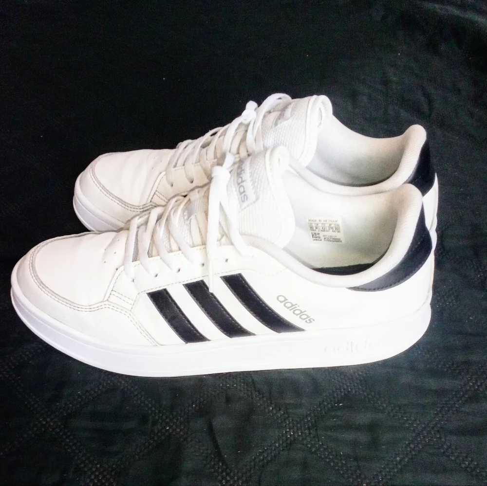 Adidas - Picture 2 of 6